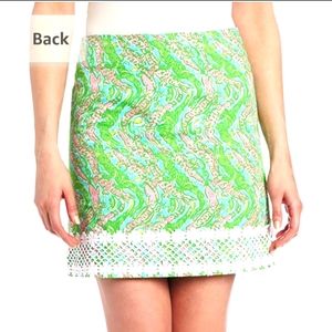 💝Lilly Pulitzer "Chomp Chomp" print mini skirt with lace trim